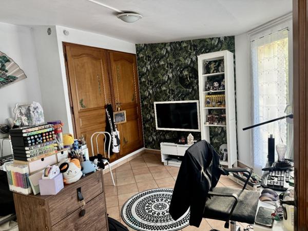 IMMEUBLE DE RAPPORT / 13 STUDIOS MEUBLES A 600m DE L'IUT.