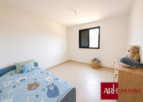 À vendre – Villa trés récente T3 – Jean Petit-Saint-Joseph – Terrain plat 428 m²