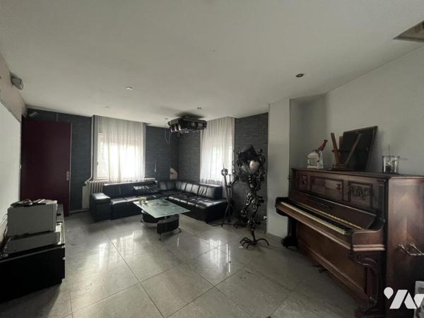 A vendre, Maison type 1930 individuelle avec jardin - parking.