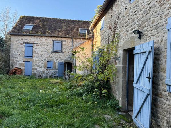 BELLE OPPORTUNITE ! Maison en pierre de 165m², pleine de charme, 4 chambres, Cour intérieure de 379m² 108 000 €