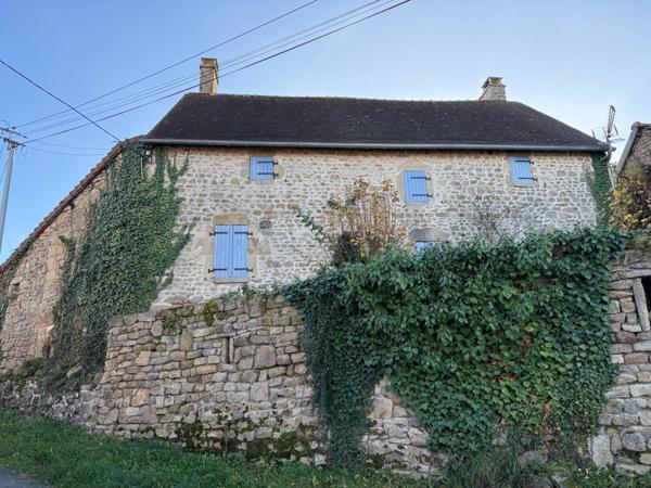 BELLE OPPORTUNITE ! Maison en pierre de 165m², pleine de charme, 4 chambres, Cour intérieure de 379m² 108 000 €
