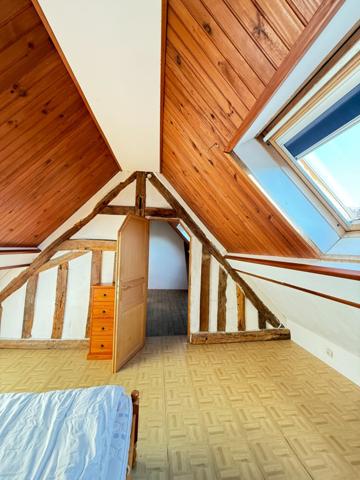 BELLE OPPORTUNITE ! Maison en pierre de 165m², pleine de charme, 4 chambres, Cour intérieure de 379m² 108 000 €