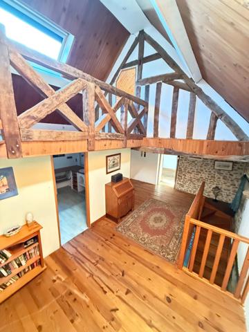 BELLE OPPORTUNITE ! Maison en pierre de 165m², pleine de charme, 4 chambres, Cour intérieure de 379m² 108 000 €