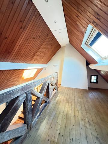 BELLE OPPORTUNITE ! Maison en pierre de 165m², pleine de charme, 4 chambres, Cour intérieure de 379m² 108 000 €