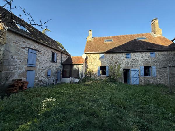 BELLE OPPORTUNITE ! Maison en pierre de 165m², pleine de charme, 4 chambres, Cour intérieure de 379m² 108 000 €