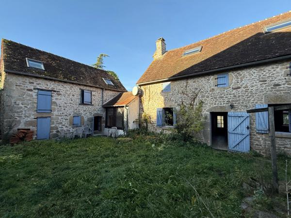 BELLE OPPORTUNITE ! Maison en pierre de 165m², pleine de charme, 4 chambres, Cour intérieure de 379m² 108 000 €
