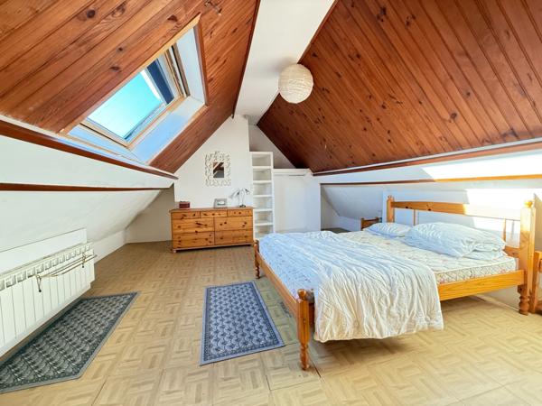 BELLE OPPORTUNITE ! Maison en pierre de 165m², pleine de charme, 4 chambres, Cour intérieure de 379m² 108 000 €