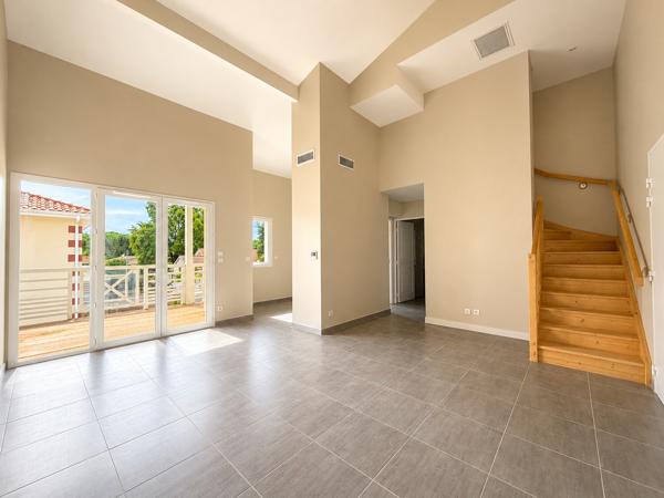 Appartement
         3 pièces
        - 61 m² 299 000 € *