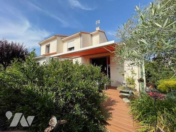 Proche centre, 4/5 chambres, 170m², piscine.