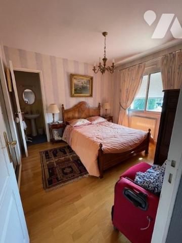 Proche centre, 4/5 chambres, 170m², piscine.