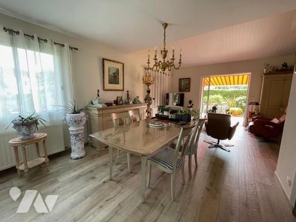 Proche centre, 4/5 chambres, 170m², piscine.