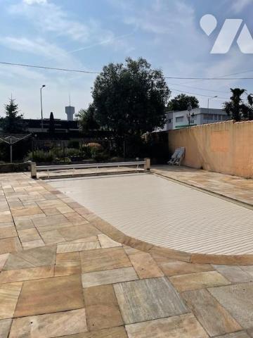 Proche centre, 4/5 chambres, 170m², piscine.