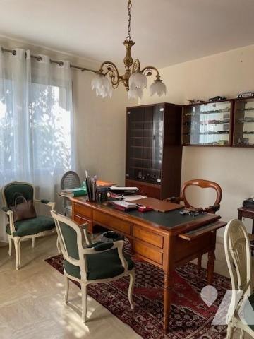 Proche centre, 4/5 chambres, 170m², piscine.