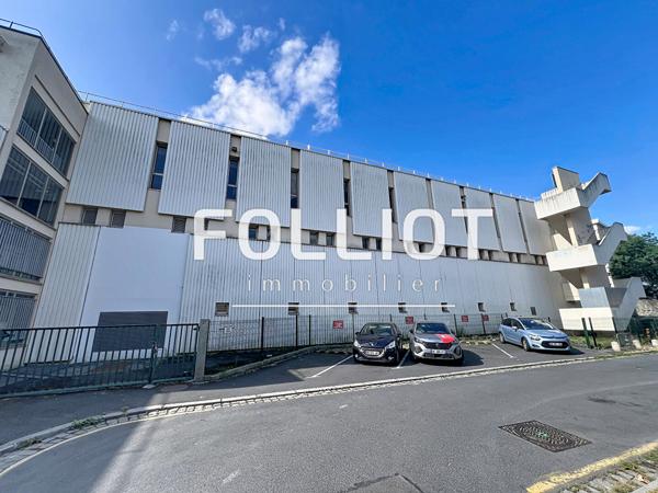 A VENDRE SAINT LO CENTRE VILLE 50000 2500 M2 DE BUREAUX