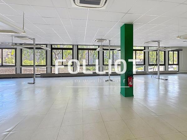 A VENDRE SAINT LO CENTRE VILLE 50000 2500 M2 DE BUREAUX