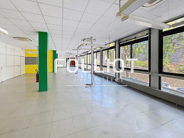 A VENDRE SAINT LO CENTRE VILLE 50000 2500 M2 DE BUREAUX