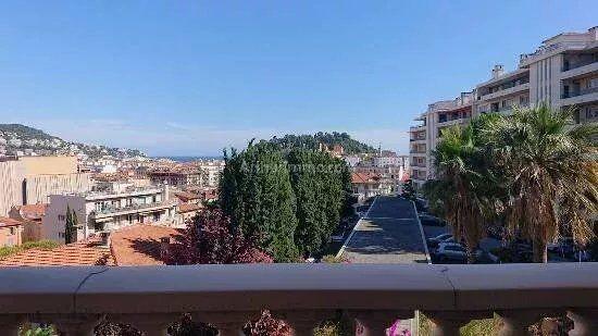 Location                                                      Appartement
                        
                     1 pièces                      25 m2                     à Nice