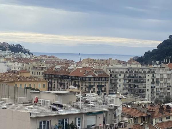 Location                                                      Appartement
                        
                     1 pièces                      25 m2                     à Nice