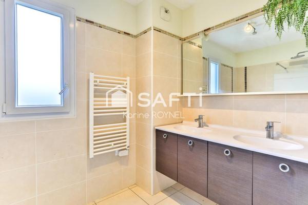 T3 en rez-de-jardin de 75 m², terrasse et jardin privatifs.