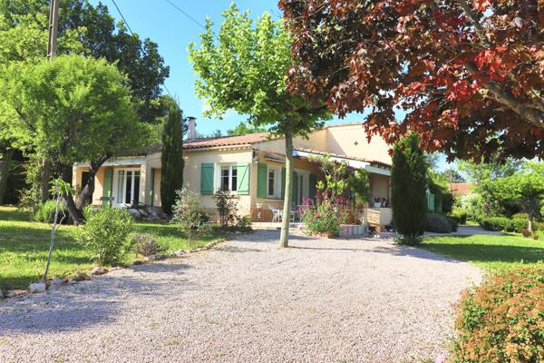 Saint Maximin: Maison T5 148m2 terrain 2500m2