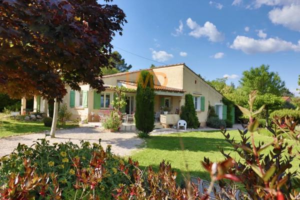 Saint Maximin: Maison T5 148m2 terrain 2500m2