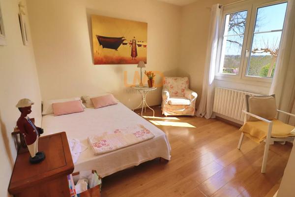 Saint Maximin: Maison T5 148m2 terrain 2500m2