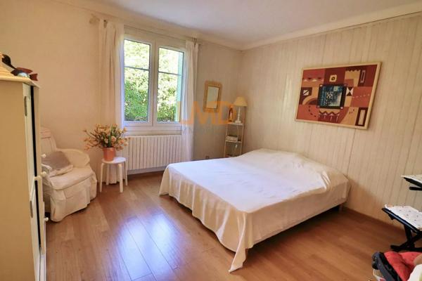 Saint Maximin: Maison T5 148m2 terrain 2500m2