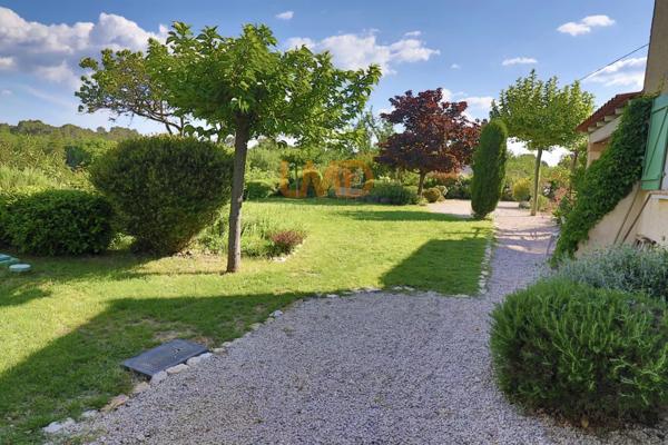 Saint Maximin: Maison T5 148m2 terrain 2500m2