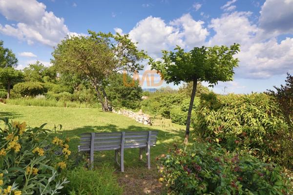 Saint Maximin: Maison T5 148m2 terrain 2500m2