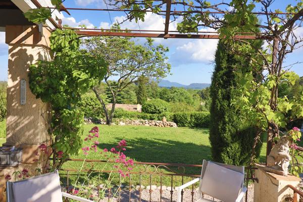 Saint Maximin: Maison T5 148m2 terrain 2500m2