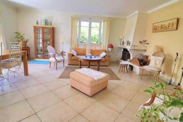 Saint Maximin: Maison T5 148m2 terrain 2500m2