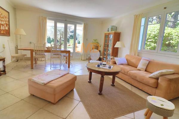 Saint Maximin: Maison T5 148m2 terrain 2500m2