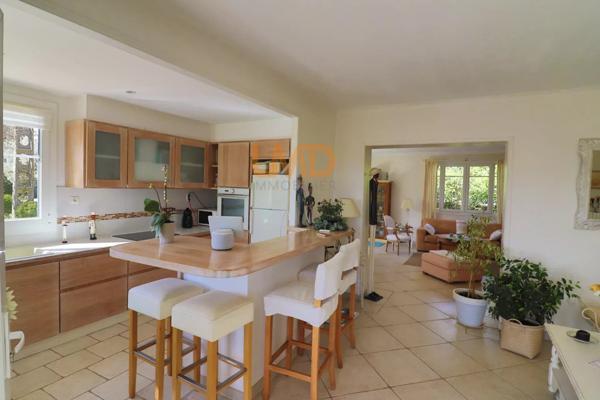 Saint Maximin: Maison T5 148m2 terrain 2500m2