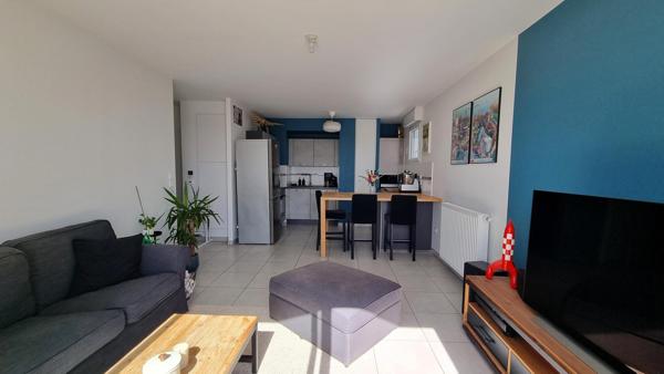 Dernier étage - T3 avec grande terrasse et vue dégagée !