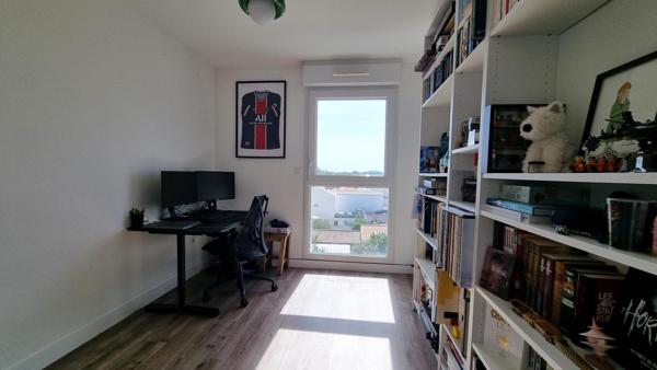 Dernier étage - T3 avec grande terrasse et vue dégagée !