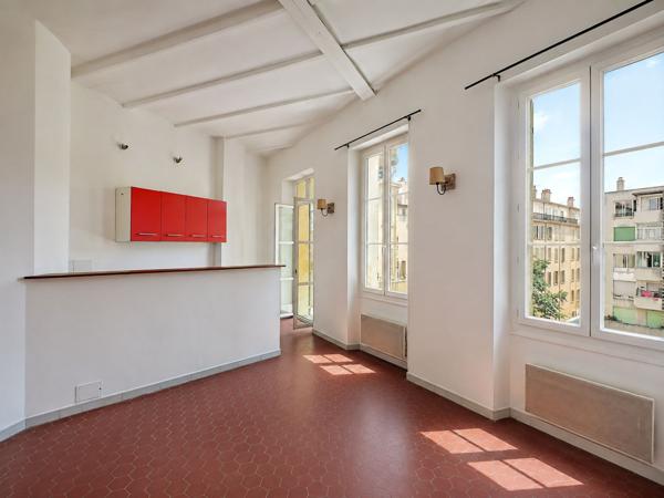 Marseille – Vieux-Port | T3 de caractère avec terrasse plein sud !