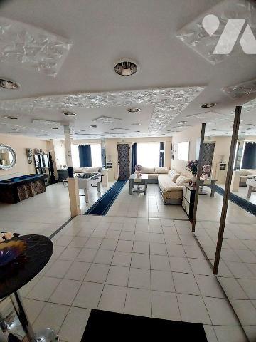 Dans le centre-ville de la commune de Villaines la Juhel, nous vous proposons une maison, atypi...