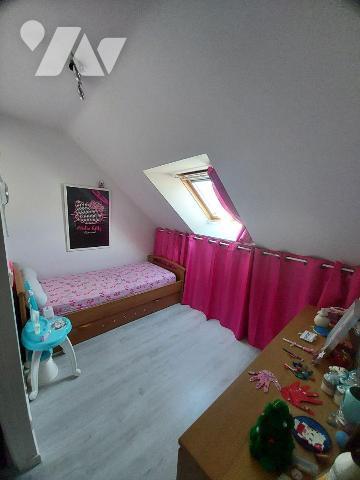 Dans le centre-ville de la commune de Villaines la Juhel, nous vous proposons une maison, atypi...