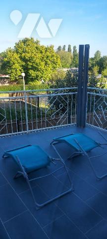 Dans le centre-ville de la commune de Villaines la Juhel, nous vous proposons une maison, atypi...