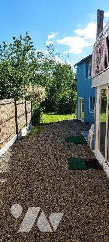 Dans le centre-ville de la commune de Villaines la Juhel, nous vous proposons une maison, atypi...