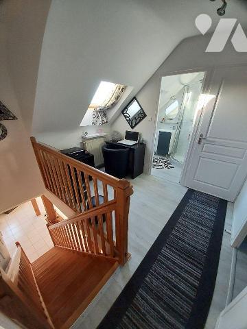 Dans le centre-ville de la commune de Villaines la Juhel, nous vous proposons une maison, atypi...