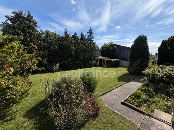 Maison familiale de 131 m² à vendre à Cergy Village – 3 chambres, bureau, jardin et garage