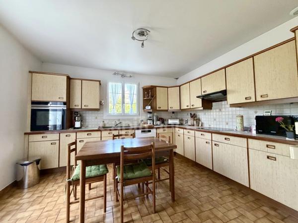 Maison familiale de 131 m² à vendre à Cergy Village – 3 chambres, bureau, jardin et garage