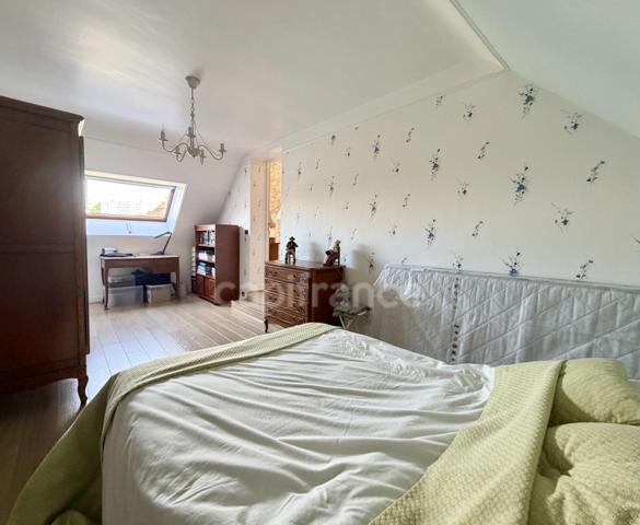 Maison familiale de 131 m² à vendre à Cergy Village – 3 chambres, bureau, jardin et garage