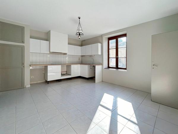 Appartement à louer    2 pièces •  Saint-Sulpice-la-Pointe