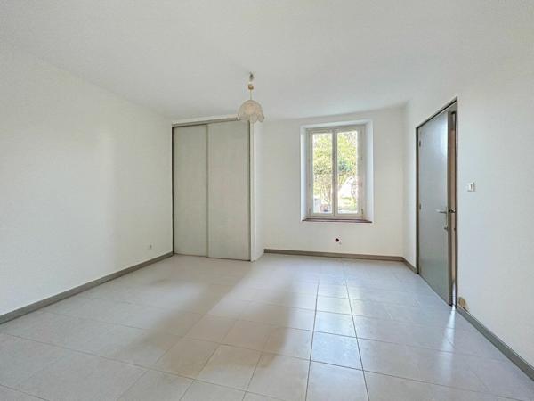 Appartement à louer    2 pièces •  Saint-Sulpice-la-Pointe