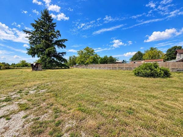 Vente                                                      Terrain
                        
                                         750 m2                     à Arandon-Passins
