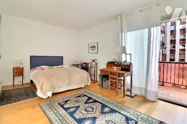 Paris 7e - Rue Masseran - Appartement 3 pièces de 89,06 m² avec deux balcons de 23 m²