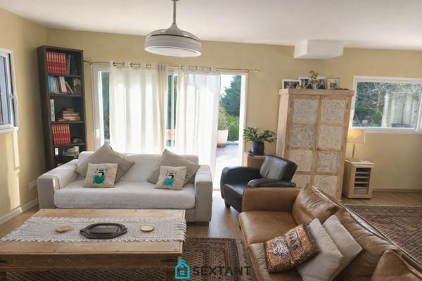 Belle villa mitoyenne familiale de 135 m² avec piscine chauffée -Collonges-Secteur Ecorans- 630.000 €