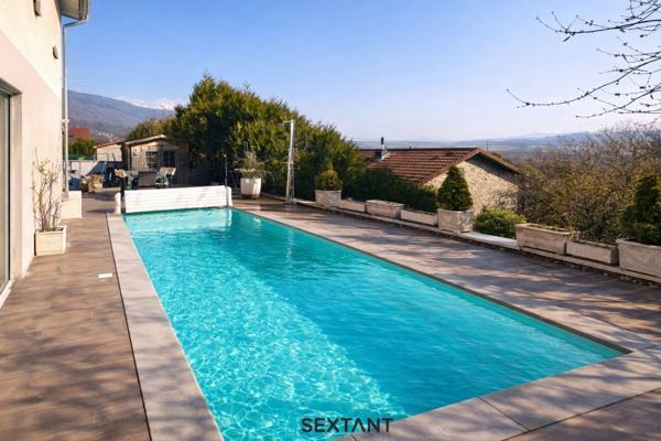 Belle villa mitoyenne familiale de 135 m² avec piscine chauffée -Collonges-Secteur Ecorans- 630.000 €